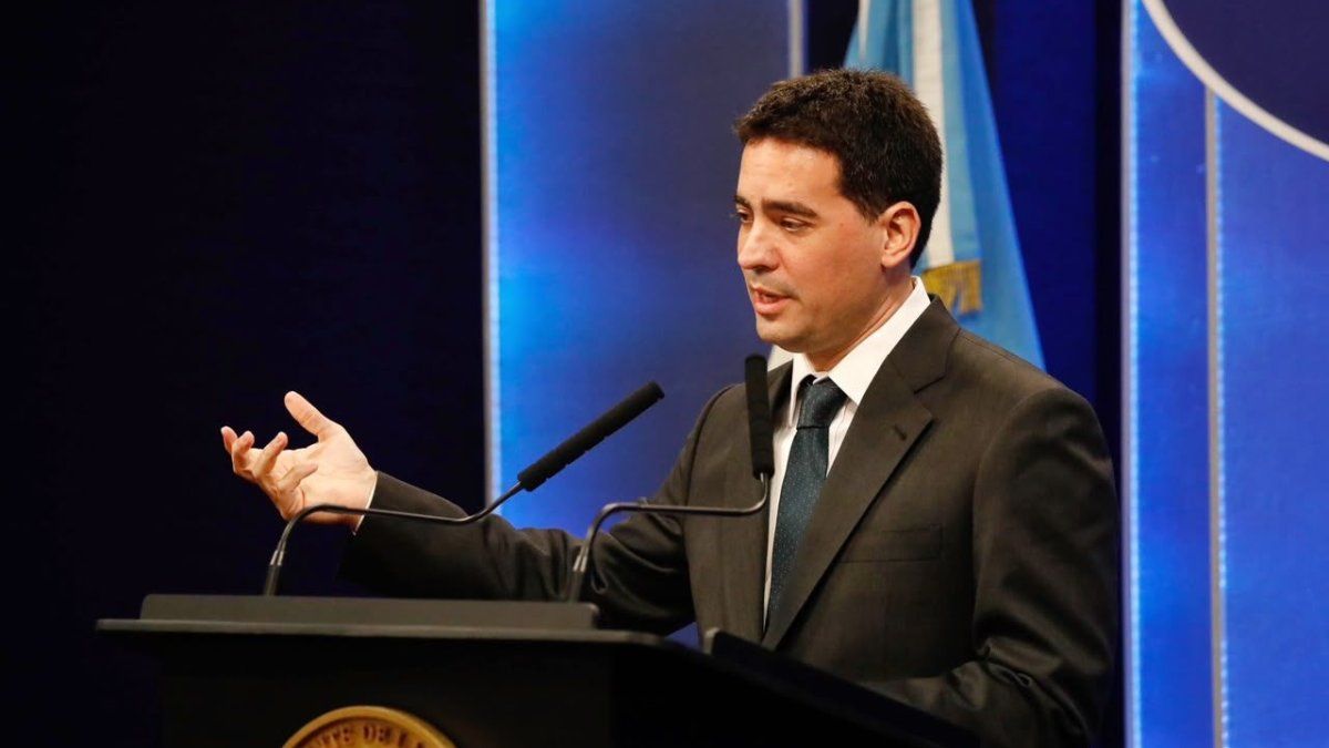 Adrián Ravier: Dólar podría alcanzar $1.800 en próximos meses
