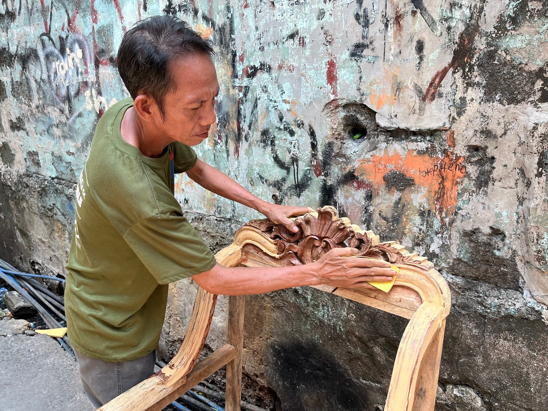 Caloocan furniture artisans face challenges in sustaining their craft