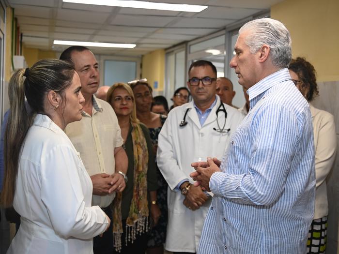 President Díaz-Canel Honors Health Workers' Heroism in Cuba
