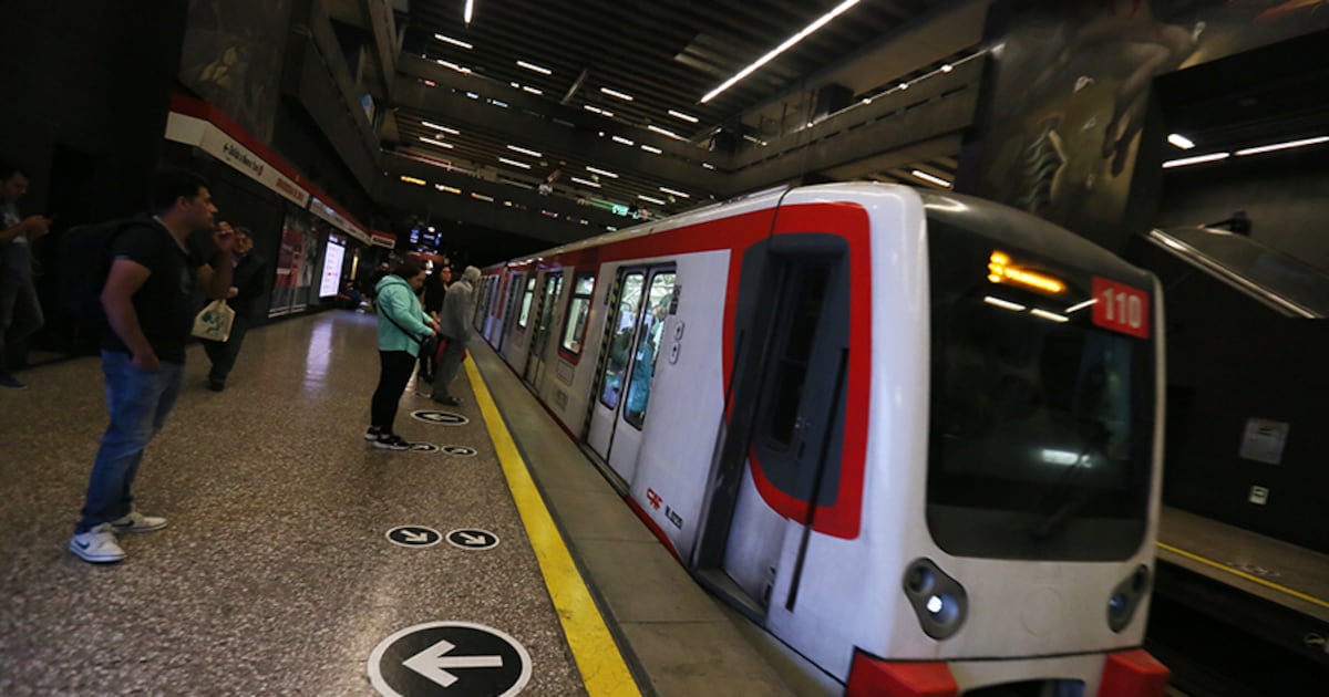 Metro de Santiago opera con toda la red activa este domingo