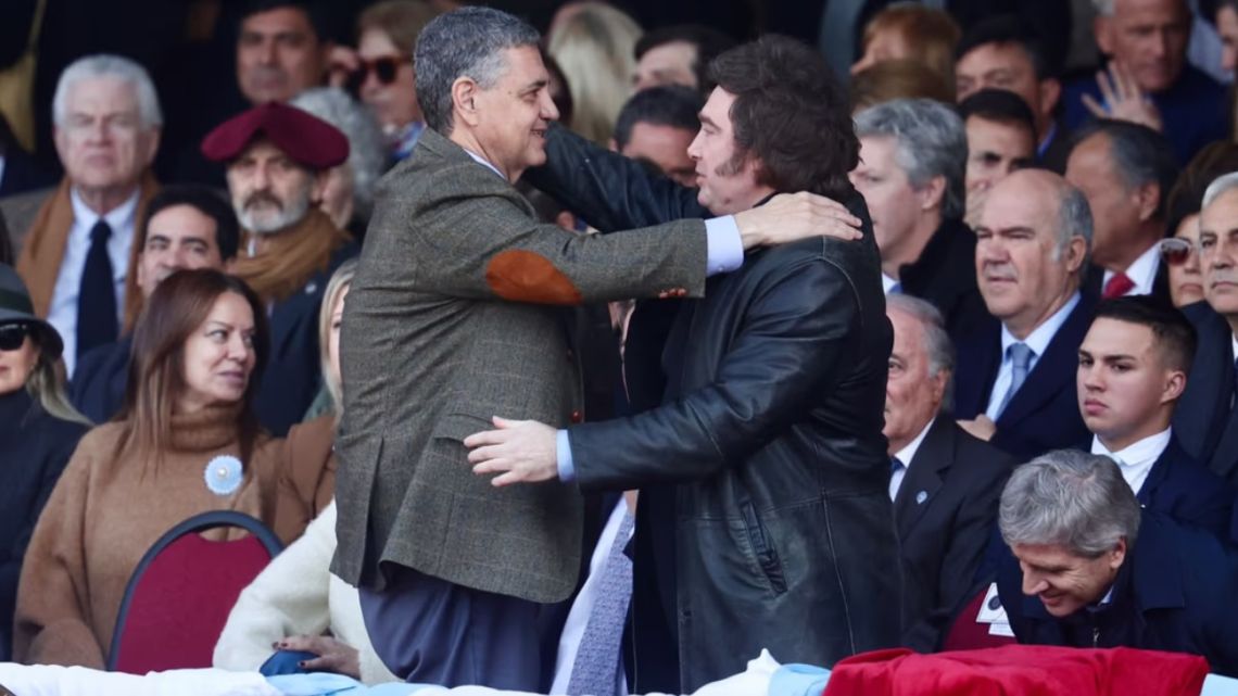 Macri y Milei abordan la integración campo-ciudad y políticas agrarias en la Rural