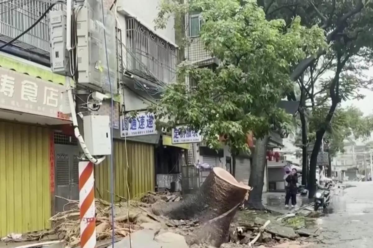 Typhoon Noul Brings Strong Winds and Rain to China