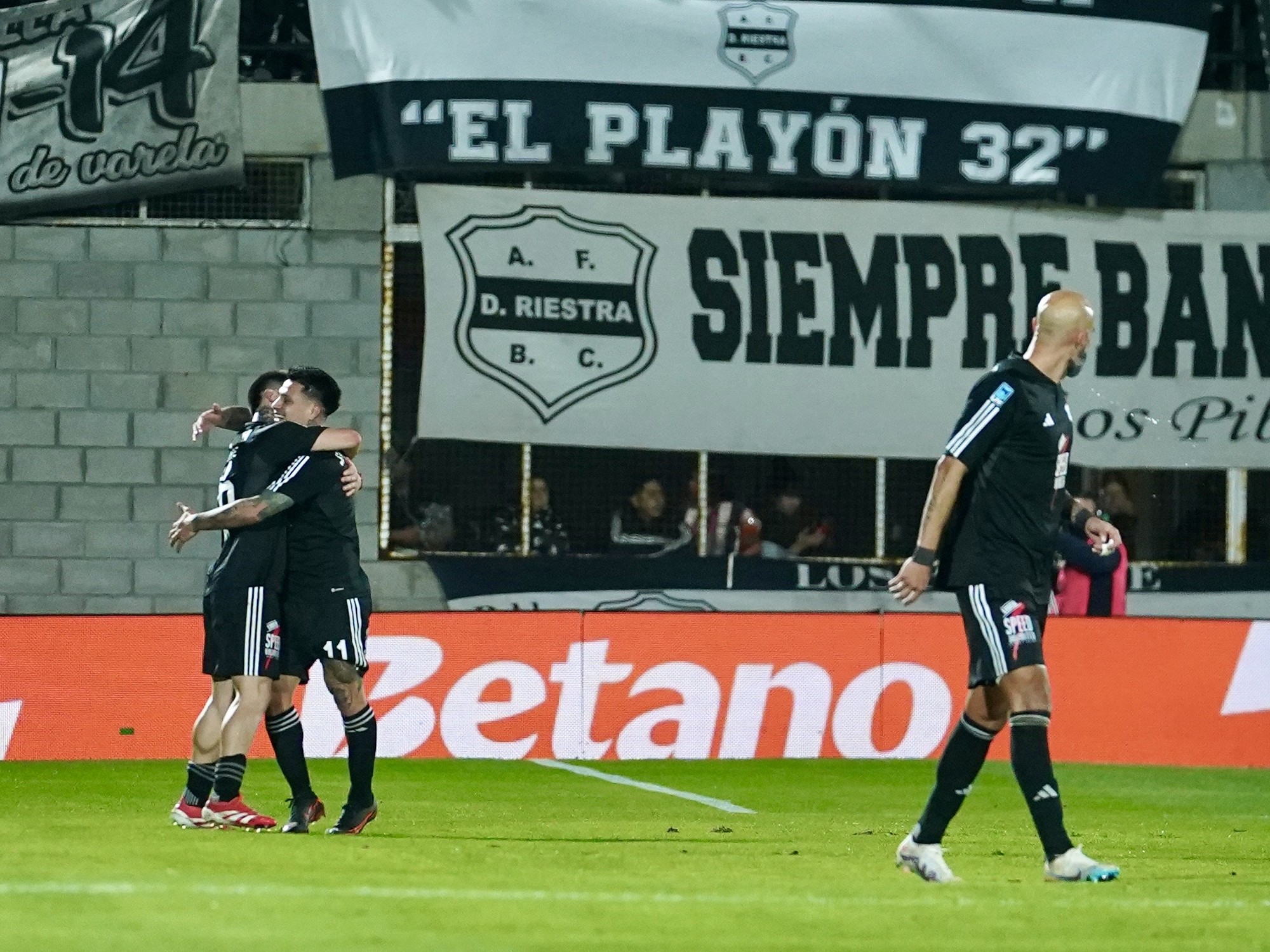 Alexander Díaz marcó un golazo para el Deportivo Riestra en su enfrentamiento contra Boca Juniors