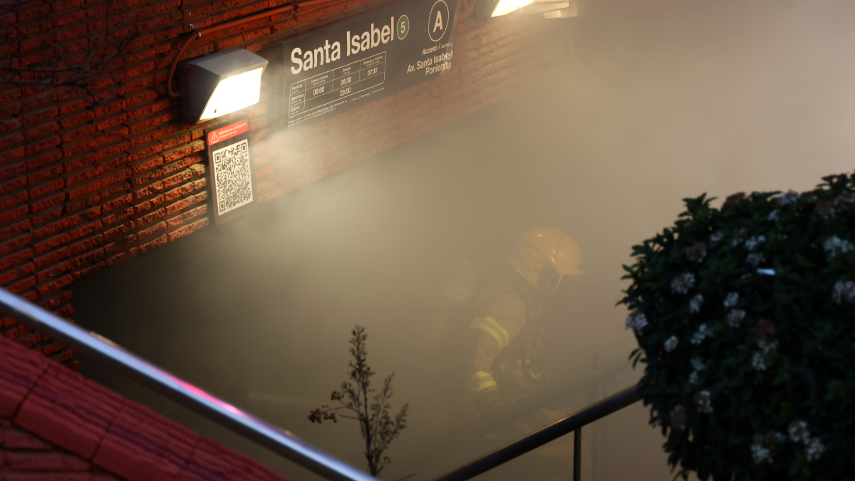Incendio en estación del Metro de Santiago causa cierre parcial de línea 5