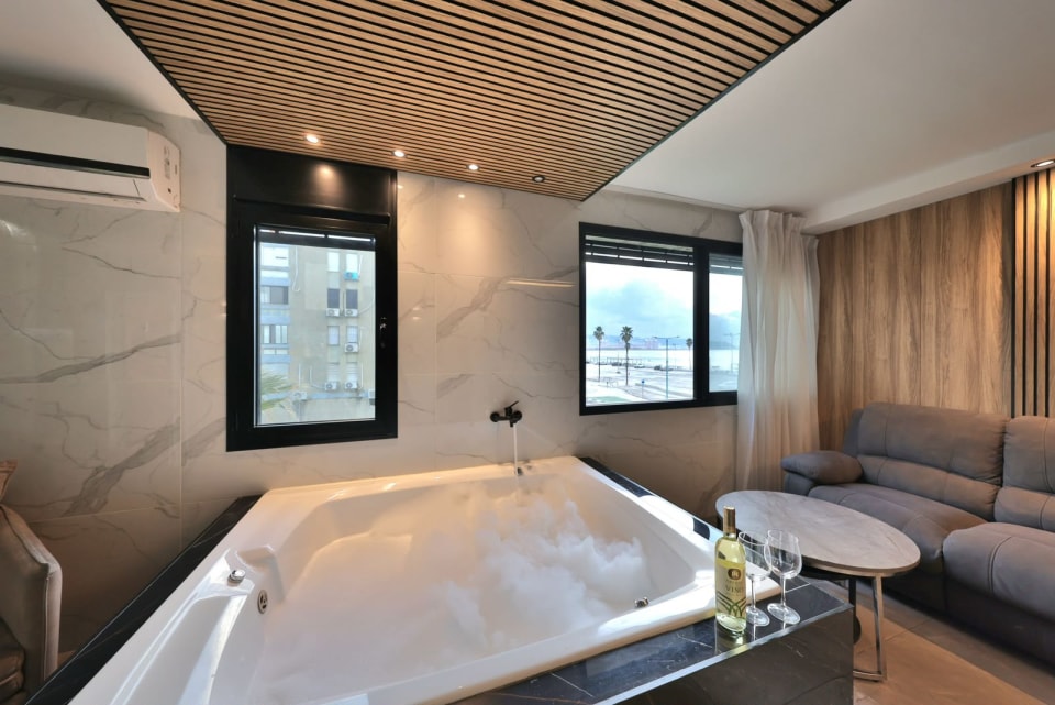 יהלום על החוף
