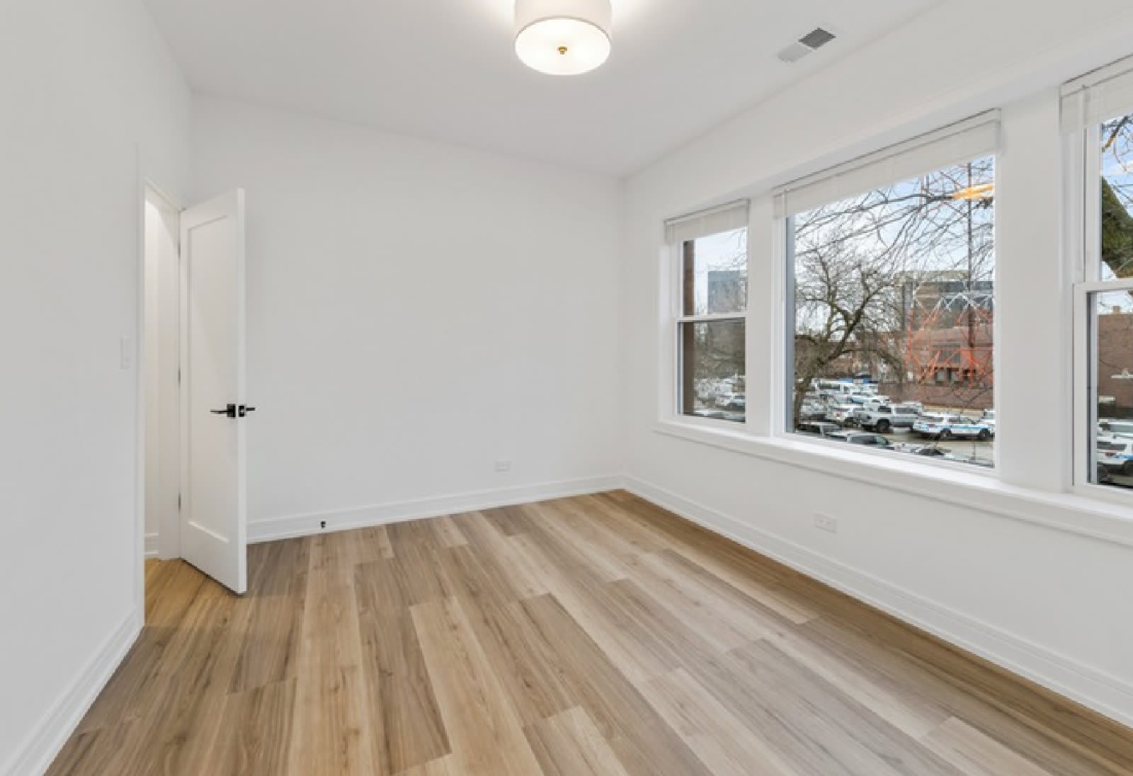Renovated bay-window room
