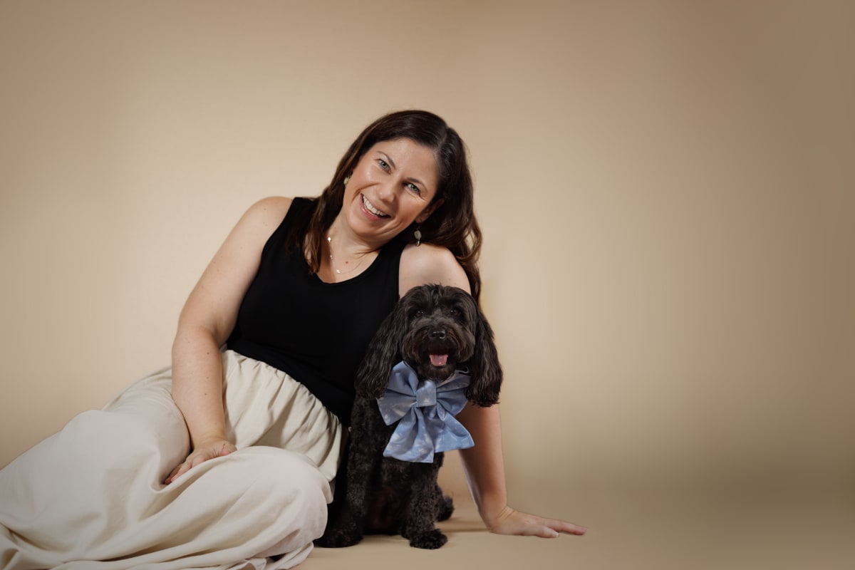 The Glimpse — Luna studio portrait