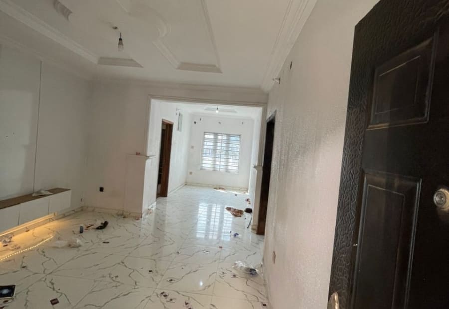 A Decent Lovely 2 Bedroom Flat 
