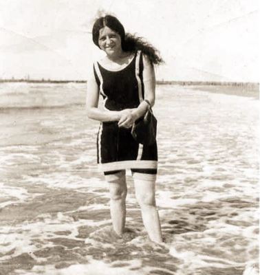1920, Susan Saltzman