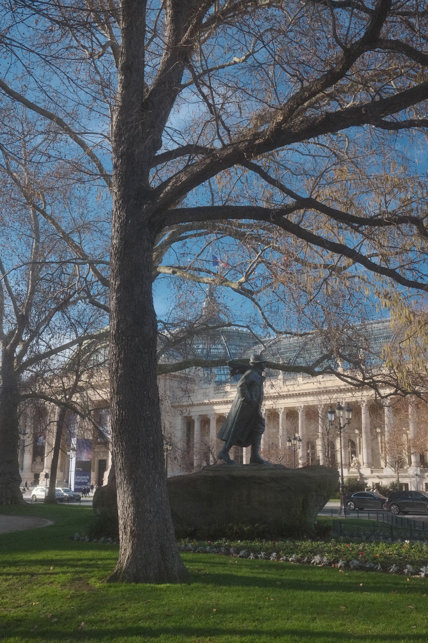 Some French building and a statue