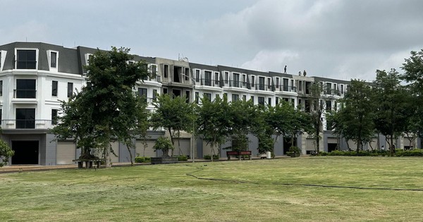 Chủ đầu tư Eco City Premia nói gì về việc chậm cấp sổ đỏ, người dân phải đặt cọc 200 triệu khi muốn sửa nhà? Chủ đầu tư Eco City Premia nói gì về việc chậm cấp sổ đỏ, người dân phải đặt cọc 200 triệu khi muốn sửa nhà?