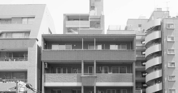 Gia chủ thông tầng 2 căn hộ chung cư để làm sân vườn cho bạn bè thưởng trà dịp năm mới Gia chủ thông tầng 2 căn hộ chung cư để làm sân vườn cho bạn bè thưởng trà dịp năm mới