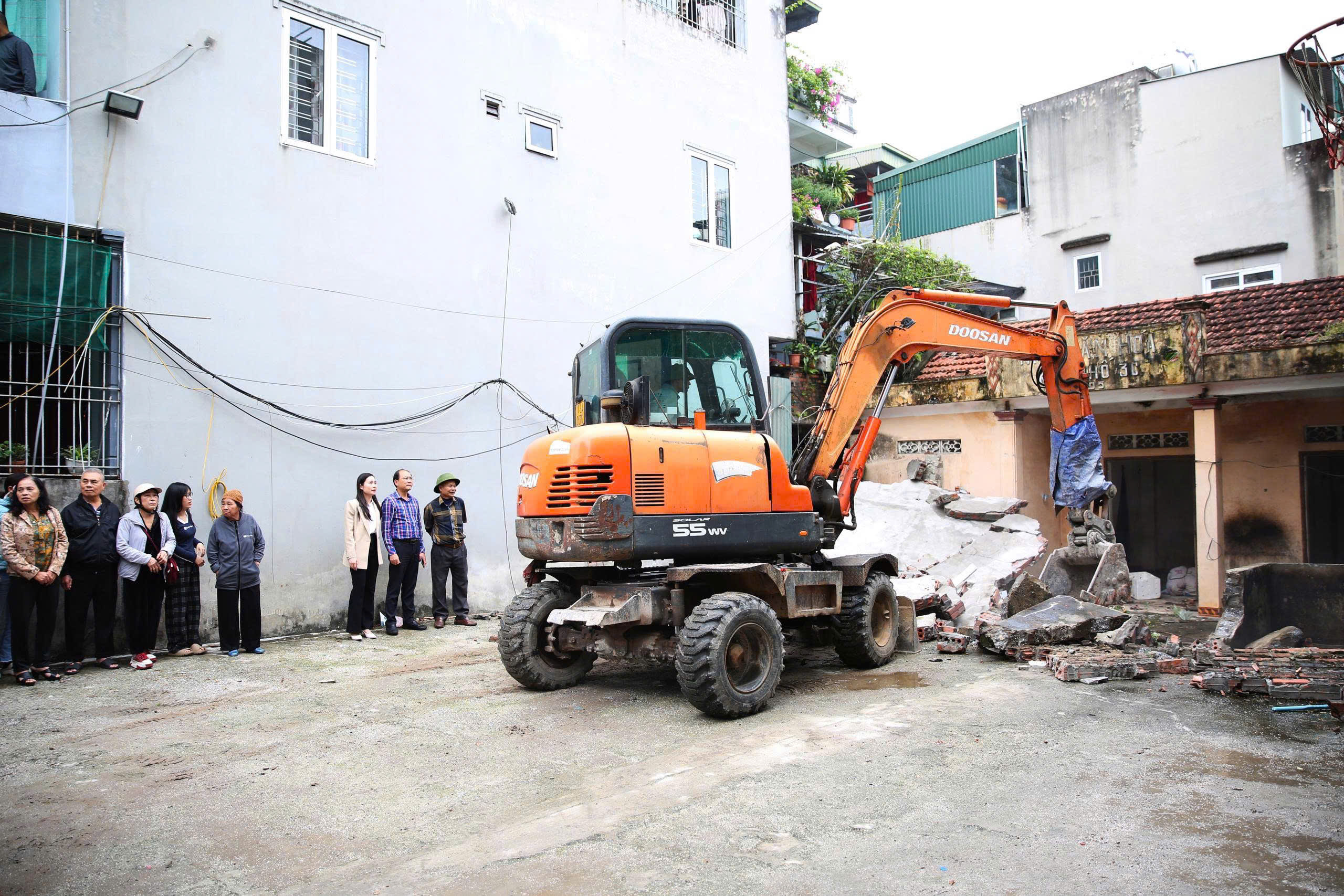 Sôi nổi Chiến dịch "100 ngày đêm" nâng cao chất lượng đô thị- Ảnh 7. Sôi nổi Chiến dịch "100 ngày đêm" nâng cao chất lượng đô thị- Ảnh 7.