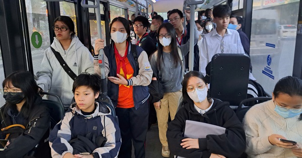 Những người “đánh thức bình minh” bằng bánh xe điện Những người "đánh thức bình minh" bằng bánh xe điện