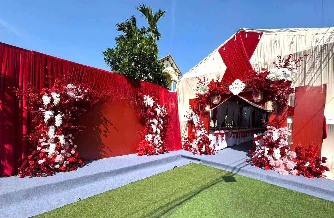 Nghệ An: Việc sử dụng tạm thời lòng đường dựng rạp cưới hỏi, ma chay đi vào nền nếp- Ảnh 3. Nghệ An: Việc sử dụng tạm thời lòng đường dựng rạp cưới hỏi, ma chay đi vào nền nếp- Ảnh 3.