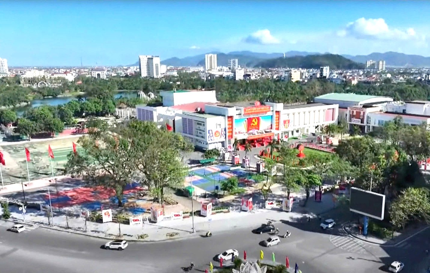 Nghệ An quy hoạch lại hệ thống đô thị, tạo động lực phát triển bền vững- Ảnh 3. Nghệ An quy hoạch lại hệ thống đô thị, tạo động lực phát triển bền vững- Ảnh 3.