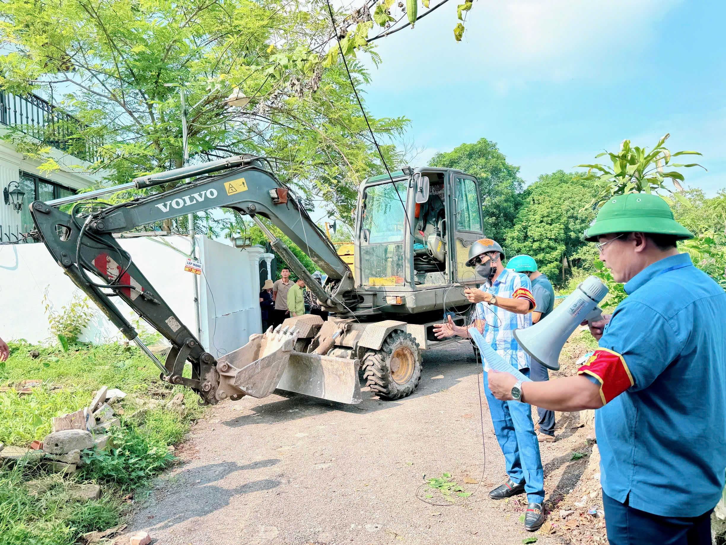 Hà Nội: Xã Nam Phù đẩy mạnh xử lý vi phạm trật tự xây dựng- Ảnh 1. Hà Nội: Xã Nam Phù đẩy mạnh xử lý vi phạm trật tự xây dựng- Ảnh 1.
