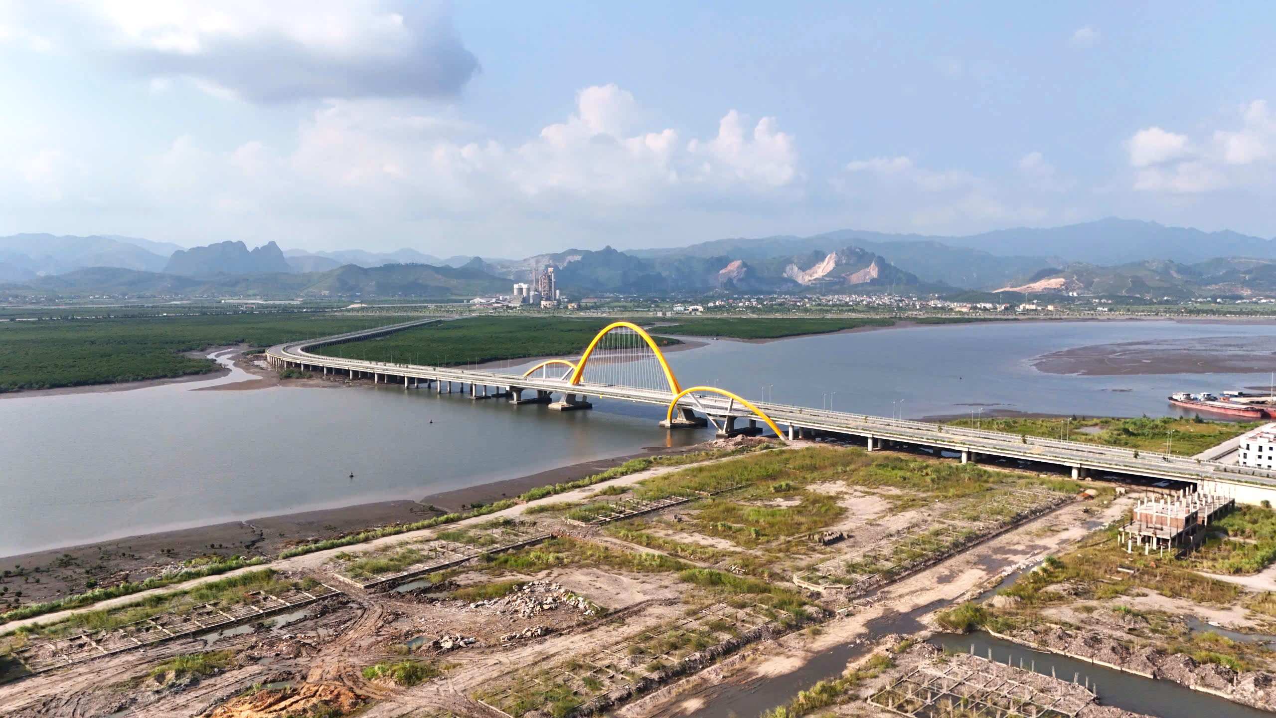 Phối cảnh Trung tâm hành chính mới Quảng Ninh tại ven vịnh Cửa Lục - Ảnh 1. Phối cảnh Trung tâm hành chính mới Quảng Ninh tại ven vịnh Cửa Lục - Ảnh 1.