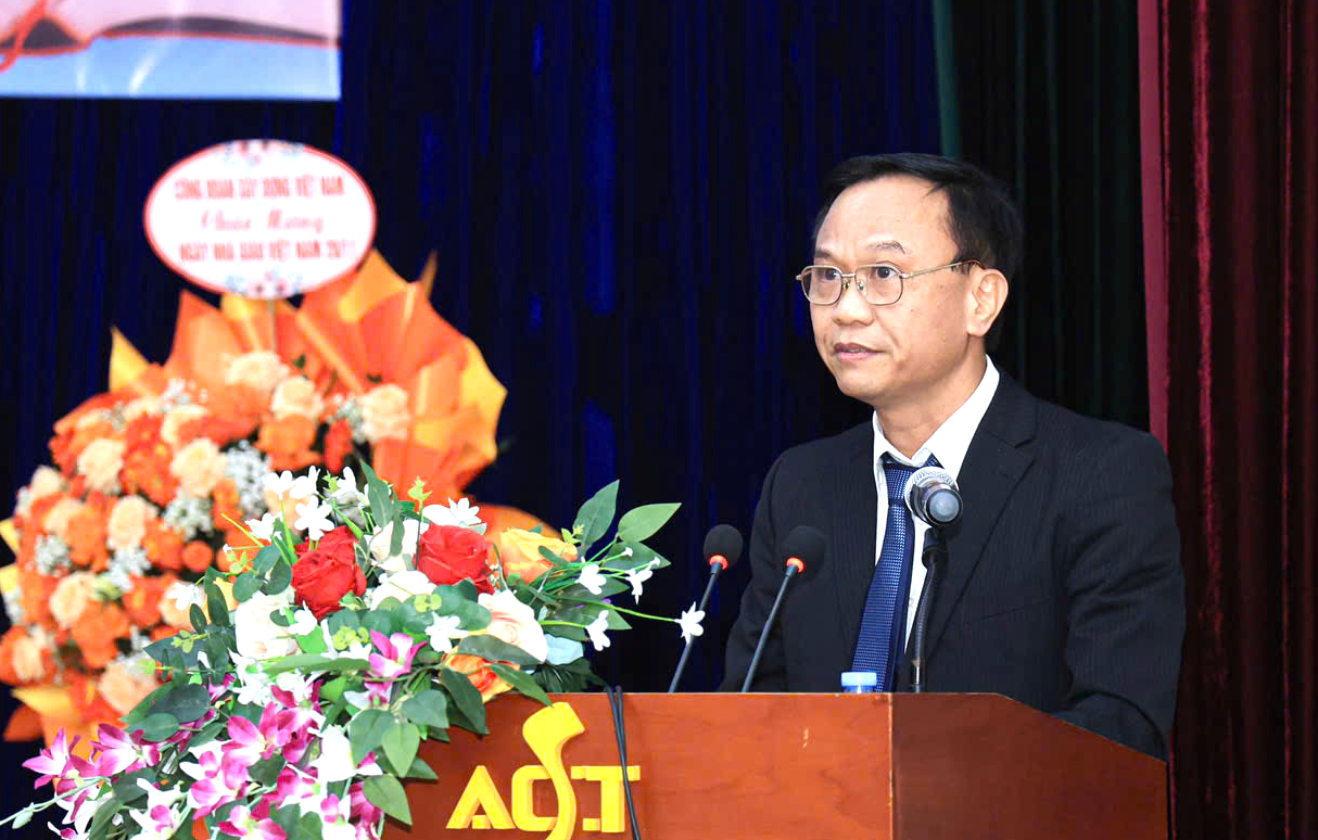 Đào tạo là nền tảng nâng cao năng lực đội ngũ cán bộ cơ sở trong tình hình mới- Ảnh 1. Đào tạo là nền tảng nâng cao năng lực đội ngũ cán bộ cơ sở trong tình hình mới- Ảnh 1.