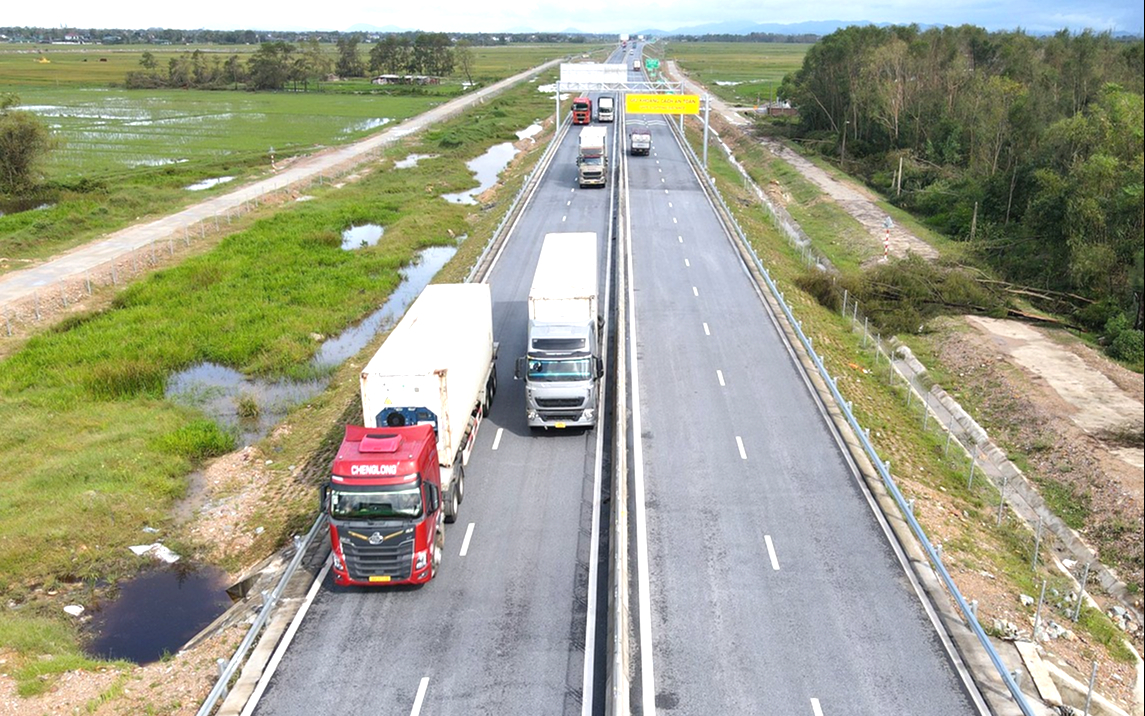 Hà Tĩnh cần khai thông quy hoạch và hạ tầng để tăng tốc phát triển - Hình ảnh 1. Hà Tĩnh cần khai thông quy hoạch và hạ tầng để tăng tốc phát triển - Hình ảnh 1.