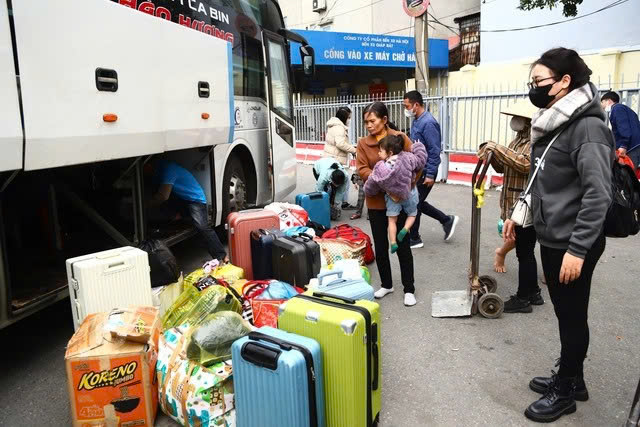 Hà Nội yêu cầu bố trí đủ phương tiện, nghiêm cấm tự ý tăng giá dịp Tết- Ảnh 1. Hà Nội yêu cầu bố trí đủ phương tiện, nghiêm cấm tự ý tăng giá dịp Tết- Ảnh 1.