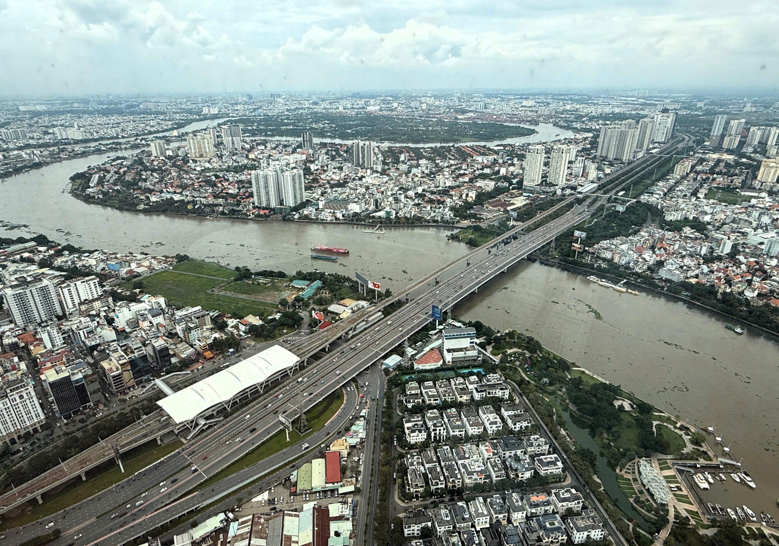 TP.HCM tăng cường kết nối vùng, tạo động lực phát triển mới cho Đông Nam Bộ- Ảnh 2. TP.HCM tăng cường kết nối vùng, tạo động lực phát triển mới cho Đông Nam Bộ- Ảnh 2.