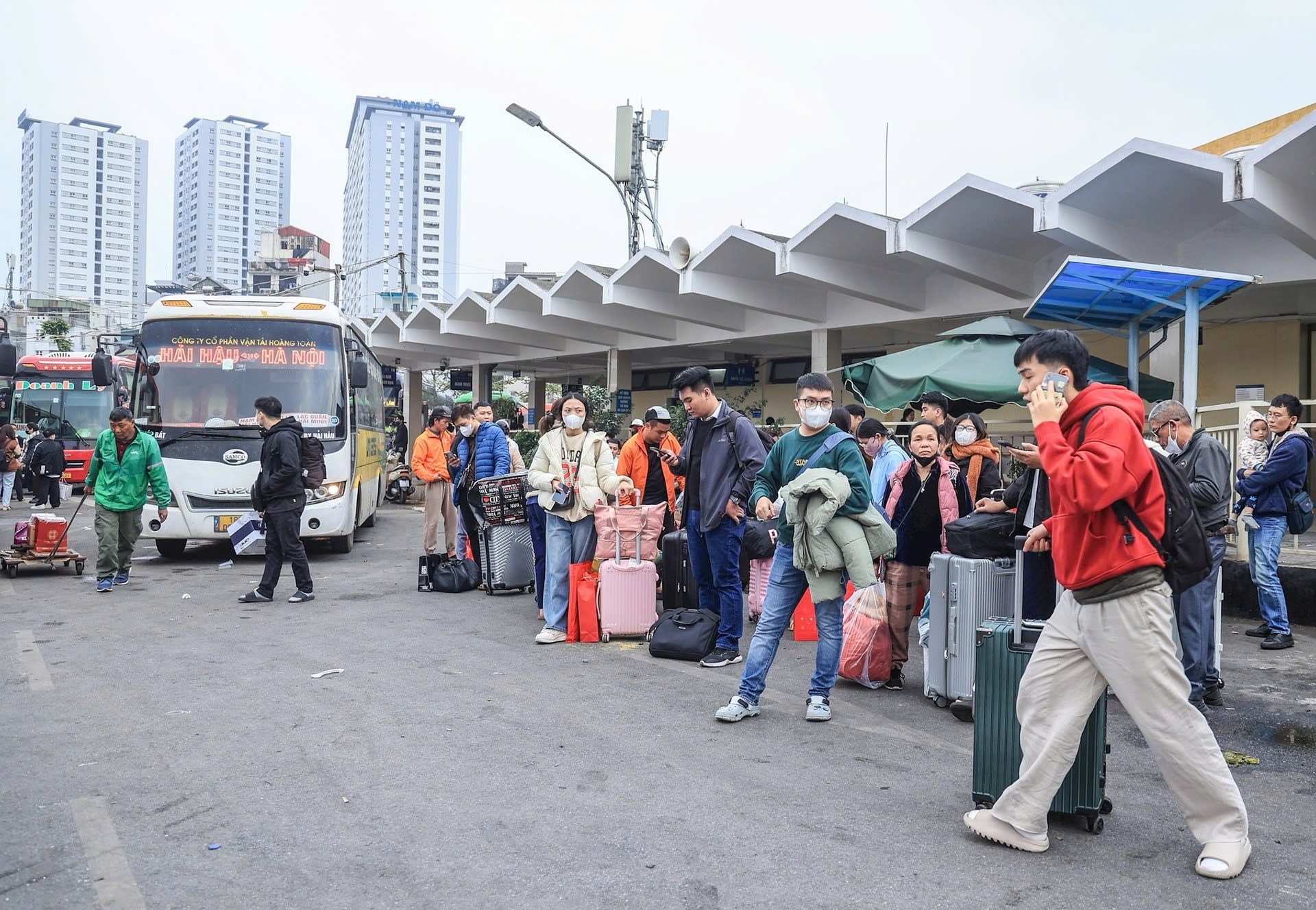 Hà Nội chấn chỉnh hoạt động vận tải, yêu cầu lái xe tuyệt đối tuân thủ ATGT- Ảnh 1.