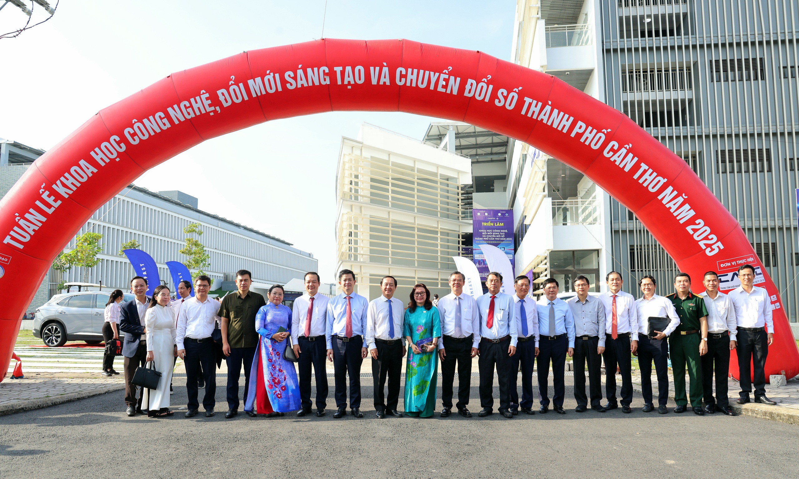 Cần Thơ xây dựng đô thị thông minh theo hướng nào?- Ảnh 2. Cần Thơ xây dựng đô thị thông minh theo hướng nào?- Ảnh 2.