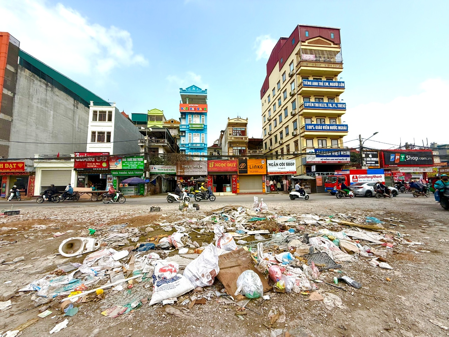 Dự án nâng cấp, mở rộng đường Lĩnh Nam đẩy nhanh tiến độ sau nhiều năm đình trệ- Ảnh 3.