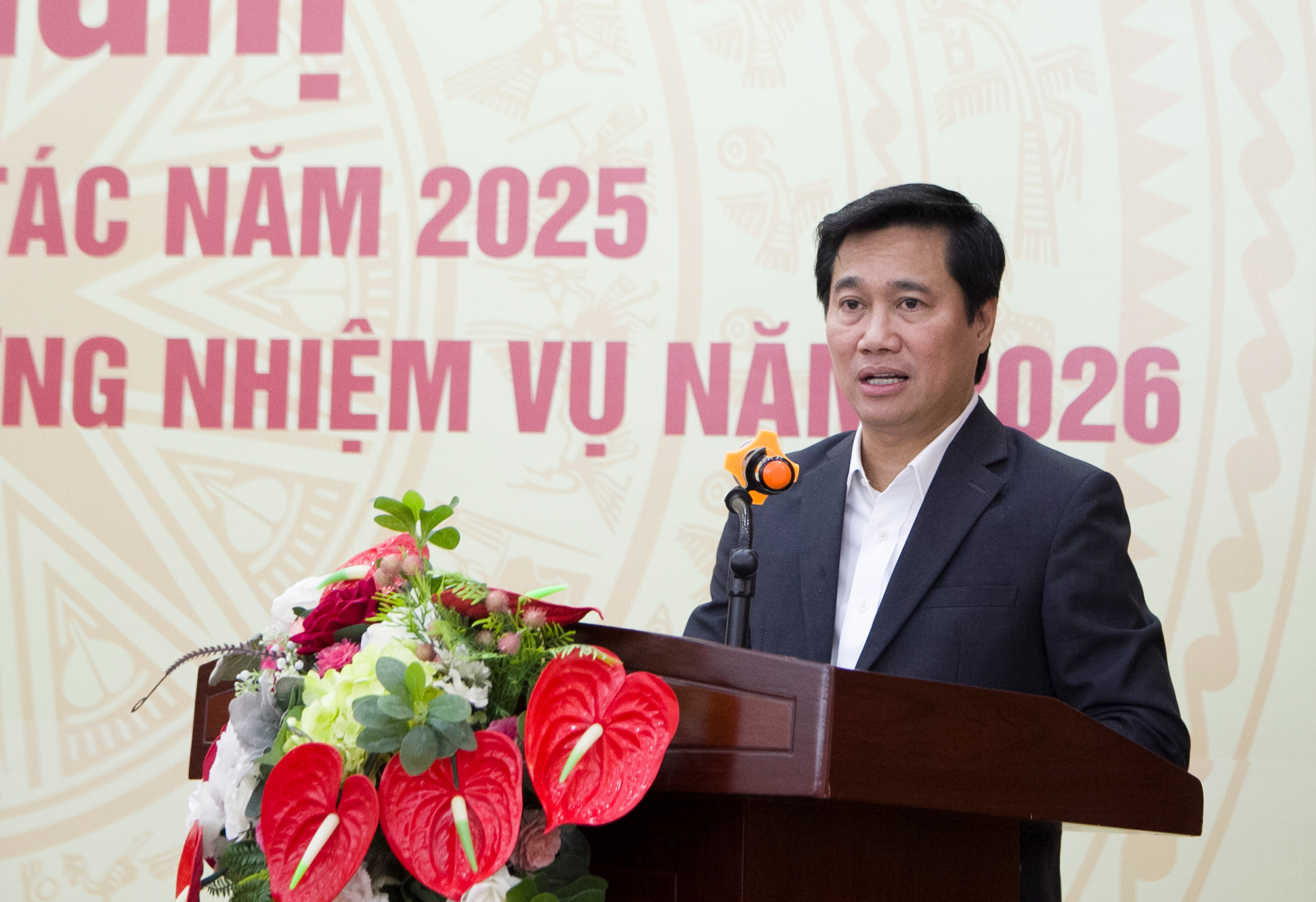 Thứ trưởng Bộ Xây dựng Nguyễn Tường Văn phát biểu chỉ đạo tại Hội nghị tổng kết công tác năm 2025 và triển khai phương hướng nhiệm vụ năm 2026 của Viện Kiến trúc quốc gia.