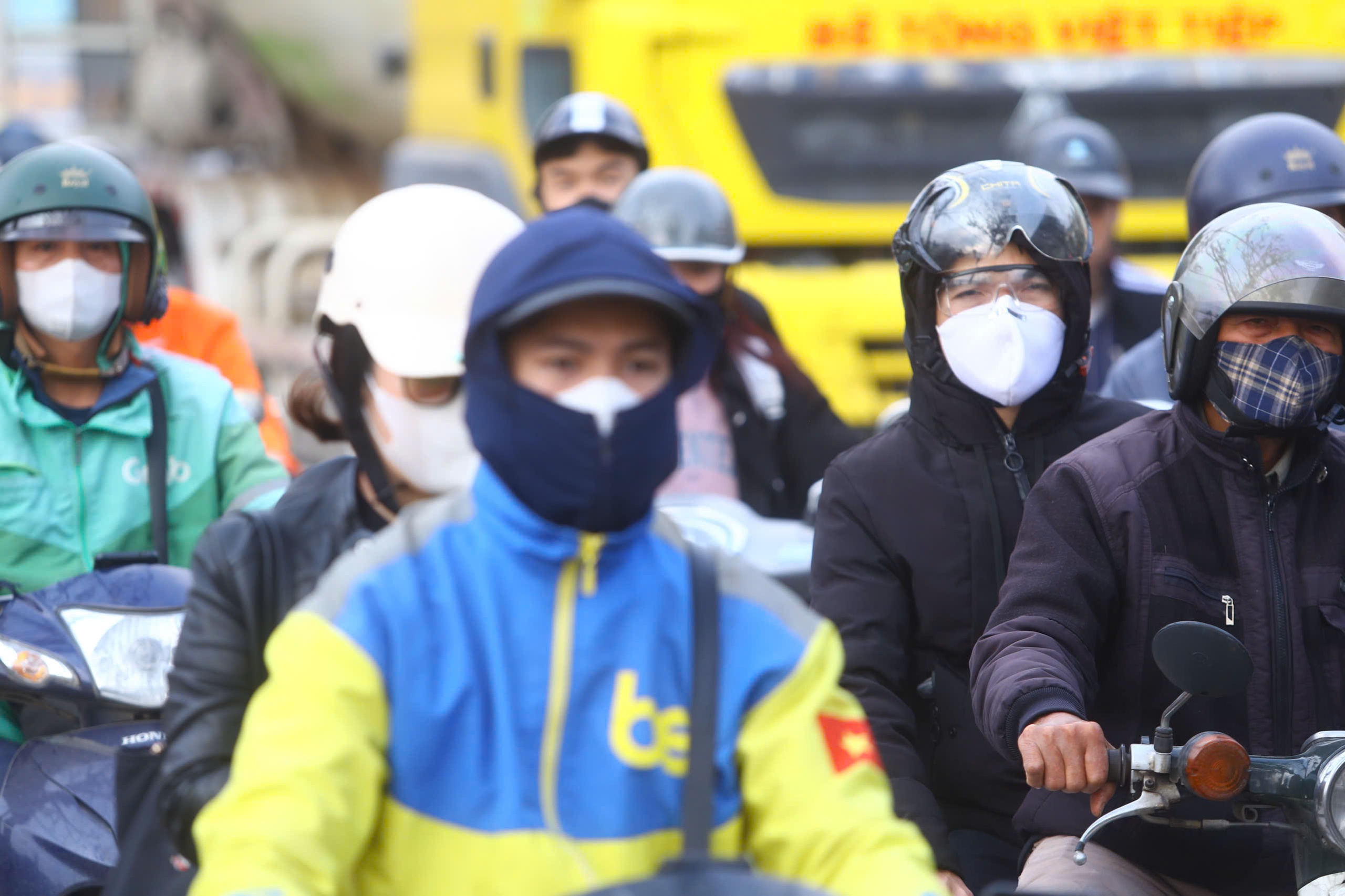 Đường phố Hà Nội đông “nghẹt thở” ngày làm việc cuối cùng của năm- Ảnh 9.