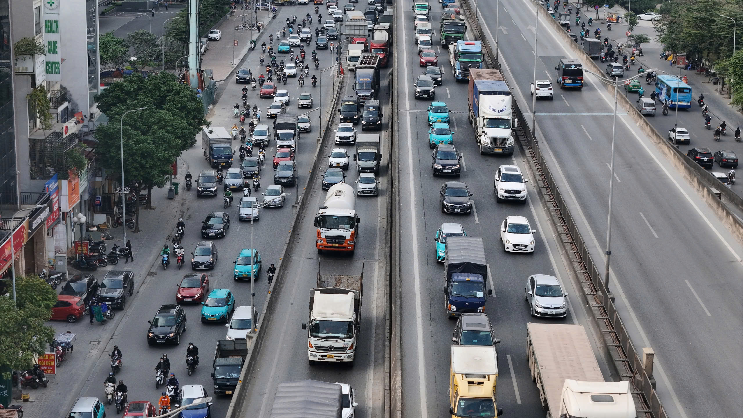 Người dân chia sẻ trải nghiệm di chuyển trên các tuyến đường Hà Nội trong ngày nghỉ.