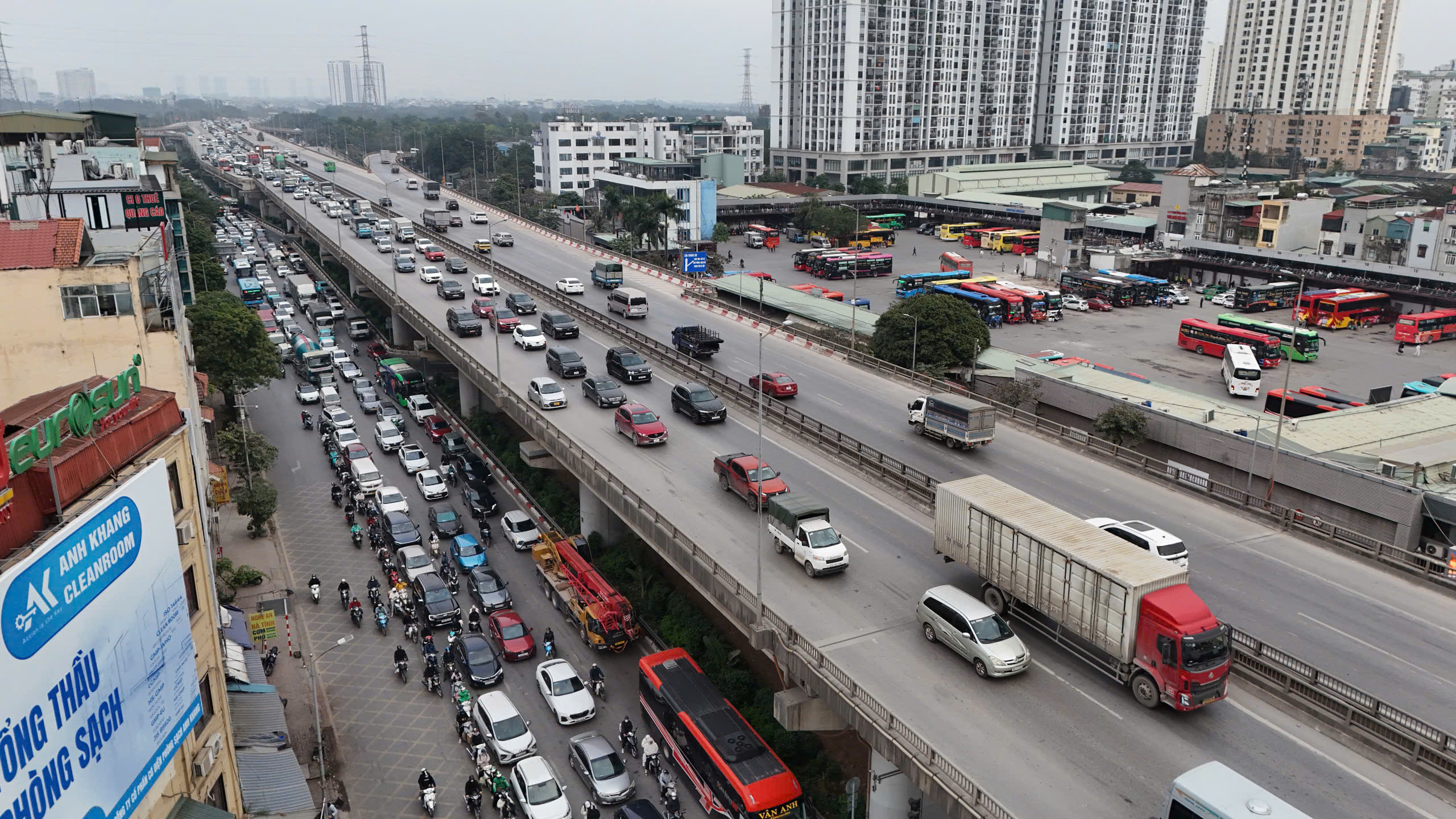 Nhiều tuyến đường của Hà Nội hạn chế phương tiện hoạt động trong giờ cao điểm- Ảnh 1.
