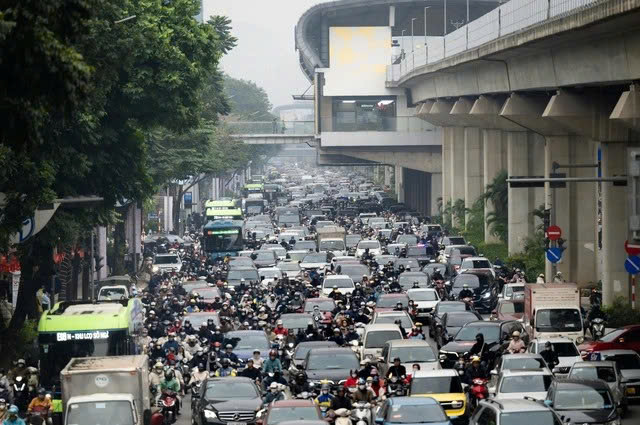 Phố Hà Nội đông nghẹt, người dân chật vật đi làm sau kỳ nghỉ Tết kéo dài 4 ngày- Ảnh 10.
