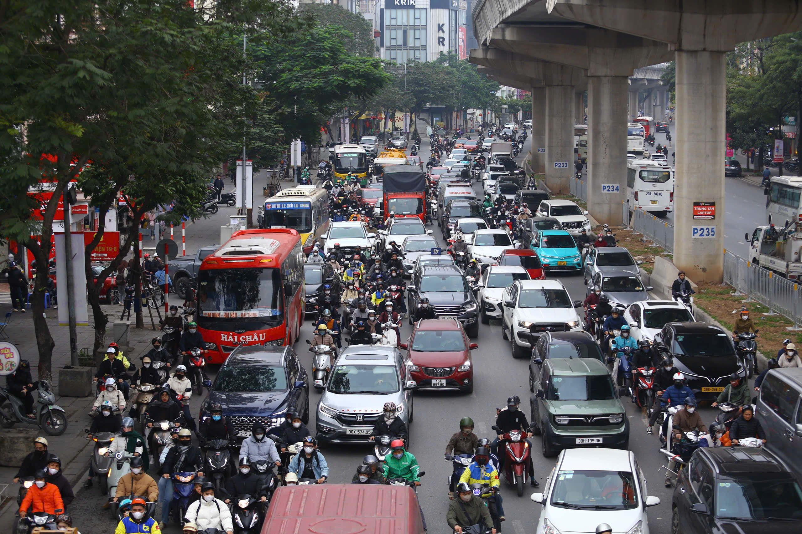 Hà Nội quyết tâm xóa ùn tắc giao thông kéo dài trước năm 2030- Ảnh 1.