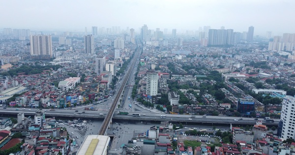 THOUGHT: The user wants me to rewrite a news headline: “Đẩy mạnh phân quyền, phân cấp trong lĩnh vực quy hoạch”. The new headline needs to be: – Attractive (hấp dẫn) – SEO-friendly (chuẩn SEO) – Max 15 words – Only return the new headline, no extra text, greetings, explanations, or quotes. Let’s break down the original headline: – “Đẩy mạnh”: Promote, strengthen, accelerate – “phân quyền, phân cấp”: Decentralization, devolution, delegation (authority, power) – “trong lĩnh vực quy hoạch”: In the field of planning/urban planning Keywords/Concepts: – Decentralization (phân quyền, phân cấp) – Planning (quy hoạch) – Efficiency/Speed/Impact (related to “đẩy mạnh”) Target Audience: Policymakers, urban planners, government officials, possibly the public interested in governance and development. Goals for the new headline: 1. **Clarity**: What is it about? Decentralization in planning. 2. **Attractiveness**: Why should I care? What’s the benefit or impact? 3. **SEO**: Use relevant keywords. “Phân quyền”, “quy hoạch”, “hiệu quả”, “phát triển” might be good. 4. **Conciseness**: Max 15 words. Let’s try some variations: **Attempt 1 (Focus on action/benefit):** “Phân quyền quy hoạch: Chìa khóa nâng tầm phát triển quốc gia” (Decentralizing planning: The key to elevating national development) – 10 words. – Attractive: “Chìa khóa”, “nâng tầm phát triển” – SEO: “Phân quyền”, “quy hoạch”, “phát triển” – Within 15 words. **Attempt 2 (More direct, punchy):** “Cách mạng phân quyền quy hoạch: Việt Nam bứt phá phát triển” (Planning decentralization revolution: Vietnam breaks through development) – 9 words. – Attractive: “Cách mạng”, “bứt phá” – SEO: “Phân quyền”, “quy hoạch”, “phát triển” – Within 15 words. **Attempt 3 (Focus on impact/urgency):** “Đột phá phân quyền quy hoạch: Tăng tốc phát triển bền vững” (Breakthrough planning decentralization: Accelerating sustainable development) – 8 words. – Attractive: “Đột phá”, “Tăng tốc” – SEO: “Phân quyền”, “quy hoạch”, “phát triển bền vững” – Within 15 words. **Attempt 4 (Simpler, but powerful):** “Phân quyền quy hoạch: Giải pháp tăng trưởng vượt trội cho địa phương” (Planning decentralization: Breakthrough growth solution for localities) – 10 words. – Attractive: “Giải pháp tăng trưởng vượt trội” – SEO: “Phân quyền”, “quy hoạch”, “tăng trưởng”, “địa phương” – Within 15 words. **Attempt 5 (Focus on “đẩy mạnh” aspect):** “Đẩy mạnh phân quyền quy hoạch: Tạo đà phát triển mới cho các địa phương” (Promoting planning decentralization: Creating new momentum for localities) – 12 words. – Attractive: “Tạo đà phát triển mới” – SEO: “Phân quyền”, “quy hoạch”, “phát triển”, “địa phương” – Within 15 words. Let’s re-evaluate “hấp dẫn” and “chuẩn SEO”. “Phân quyền quy hoạch” is the core SEO phrase. Adding words like “lợi ích”, “hiệu quả”, “đột phá”, “chiến lược”, “phát triển” can make it more attractive and SEO-friendly. I like Attempt 3 for its punchiness and clear benefit: “Đột phá phân quyền quy hoạch: Tăng tốc phát triển bền vững”. It uses “đột phá” (breakthrough) which implies “đẩy mạnh” (promote strongly). “Tăng tốc phát triển bền vững” clearly states the positive outcome and includes a key development term “bền vững”. Keywords: phân quyền, quy hoạch, phát triển, bền vững. Word count: 8 words. Well within limit. Let’s try another one, maybe slightly different angle: “Phân quyền quy hoạch: Chìa khóa khai phóng tiềm năng phát triển quốc gia” (Decentralizing planning: The key to unleashing national development potential) – 11 words. – “Khai phóng tiềm năng” is very attractive. – “Phân quyền”, “quy hoạch”, “phát triển”, “quốc gia” are good SEO keywords. Comparing: 1. **Đột phá phân quyền quy hoạch: Tăng tốc phát triển bền vững** (8 words) – Strong, direct, clear benefit. Good for SEO. 2. **Phân quyền quy hoạch: Chìa khóa khai phóng tiềm năng phát triển quốc gia** (11 words) – More evocative, emphasizes potential. Also good for SEO. Both are good. The original title “Đẩy mạnh phân quyền, phân cấp trong lĩnh vực quy hoạch” is quite formal and generic. The new title should inject urgency, benefit, or a sense of importance. “Đột phá phân quyền quy hoạch: Tăng tốc phát triển bền vững” feels more like a news headline – concise, action-oriented, and promises a significant positive impact. It aligns well with “đẩy mạnh” by using “đột phá” and “tăng tốc”. Let’s consider the keywords “phân quyền” and “phân cấp”. The original title uses both. “Phân quyền” often encompasses “phân cấp” in this context and is more common in headlines. Using both might exceed the word limit or make it clunky. “Phân quyền quy hoạch” is a strong, recognized phrase. Final check on the chosen headline: “Đột phá phân quyền quy hoạch: Tăng tốc phát triển bền vững” – Hấp dẫn (Attractive): “Đột phá”, “Tăng tốc phát triển bền vững” – Chuẩn SEO (SEO-friendly): Contains “phân quyền”, “quy hoạch”, “phát triển bền vững” – Không quá 15 từ (Max 15 words): 8 words – Chỉ trả về duy nhất tiêu đề mới, không thêm lời chào, giải thích hay dấu nháy kép. (Yes, will just output this.) This seems to be a very strong candidate. Đẩy mạnh phân quyền, phân cấp trong lĩnh vực quy hoạch