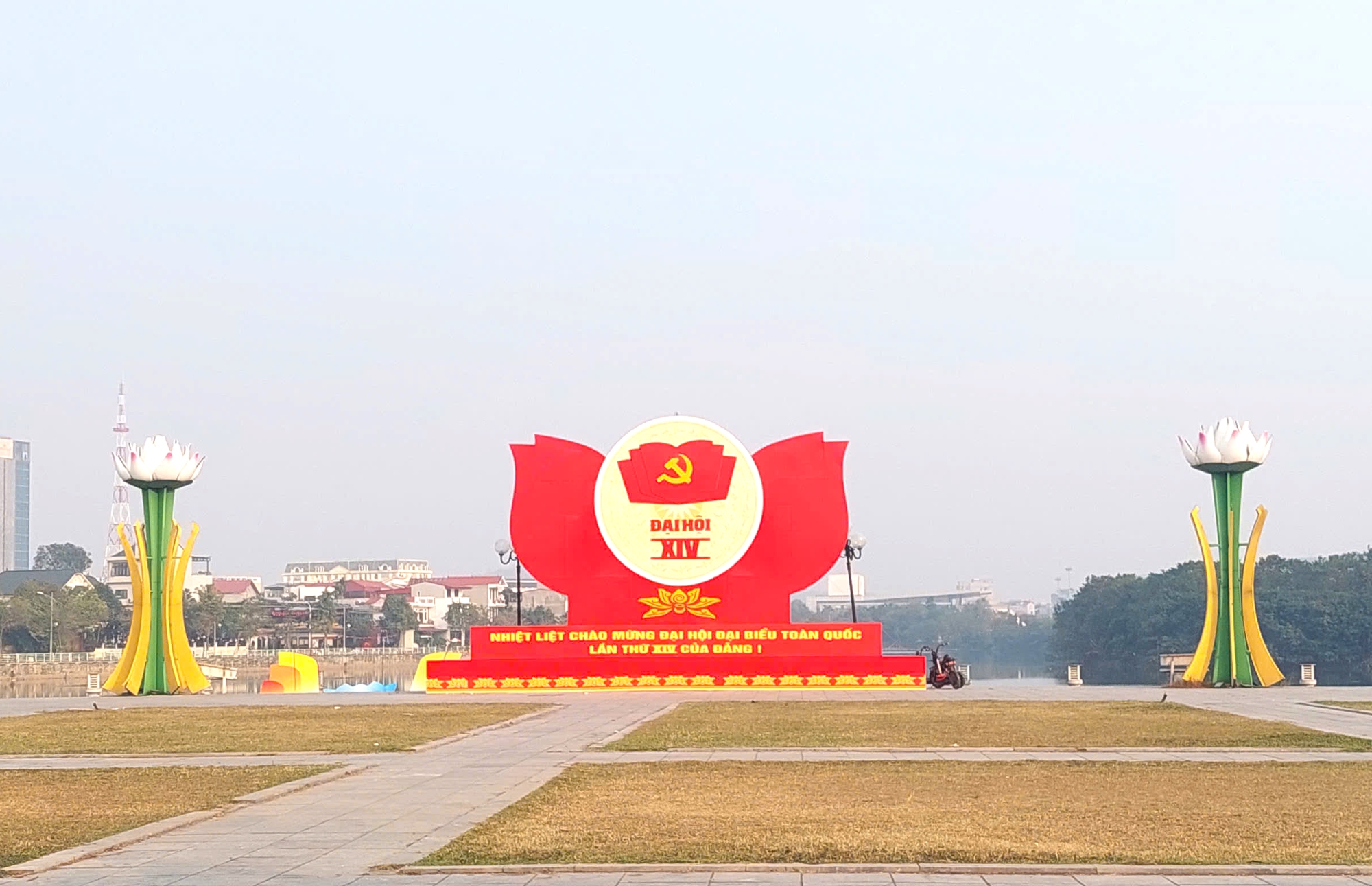 Phú Thọ: Chỉnh trang đô thị tạo khí thế chào mừng Đại hội Đảng toàn quốc lần thứ XIV- Ảnh 4.
