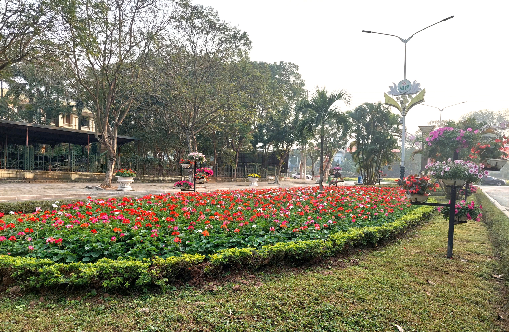 Phú Thọ: Chỉnh trang đô thị tạo khí thế chào mừng Đại hội Đảng toàn quốc lần thứ XIV- Ảnh 7.