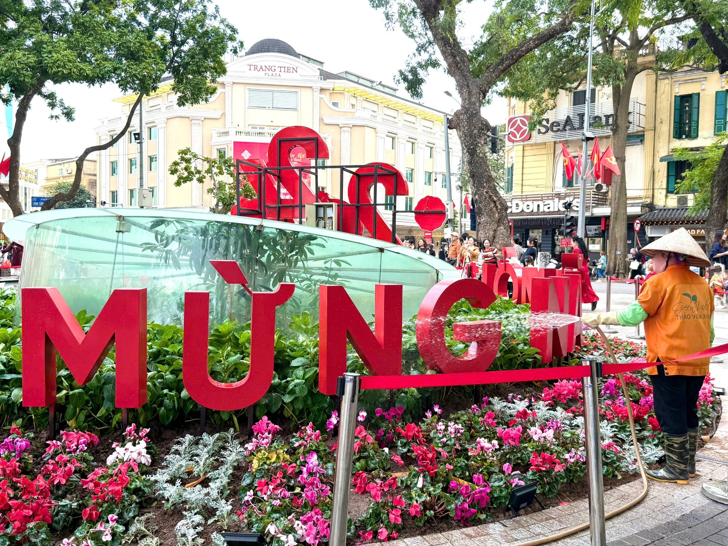 Hà Nội chỉnh trang đô thị, khoác diện mạo mới chào mừng Đại hội Đảng- Ảnh 4.