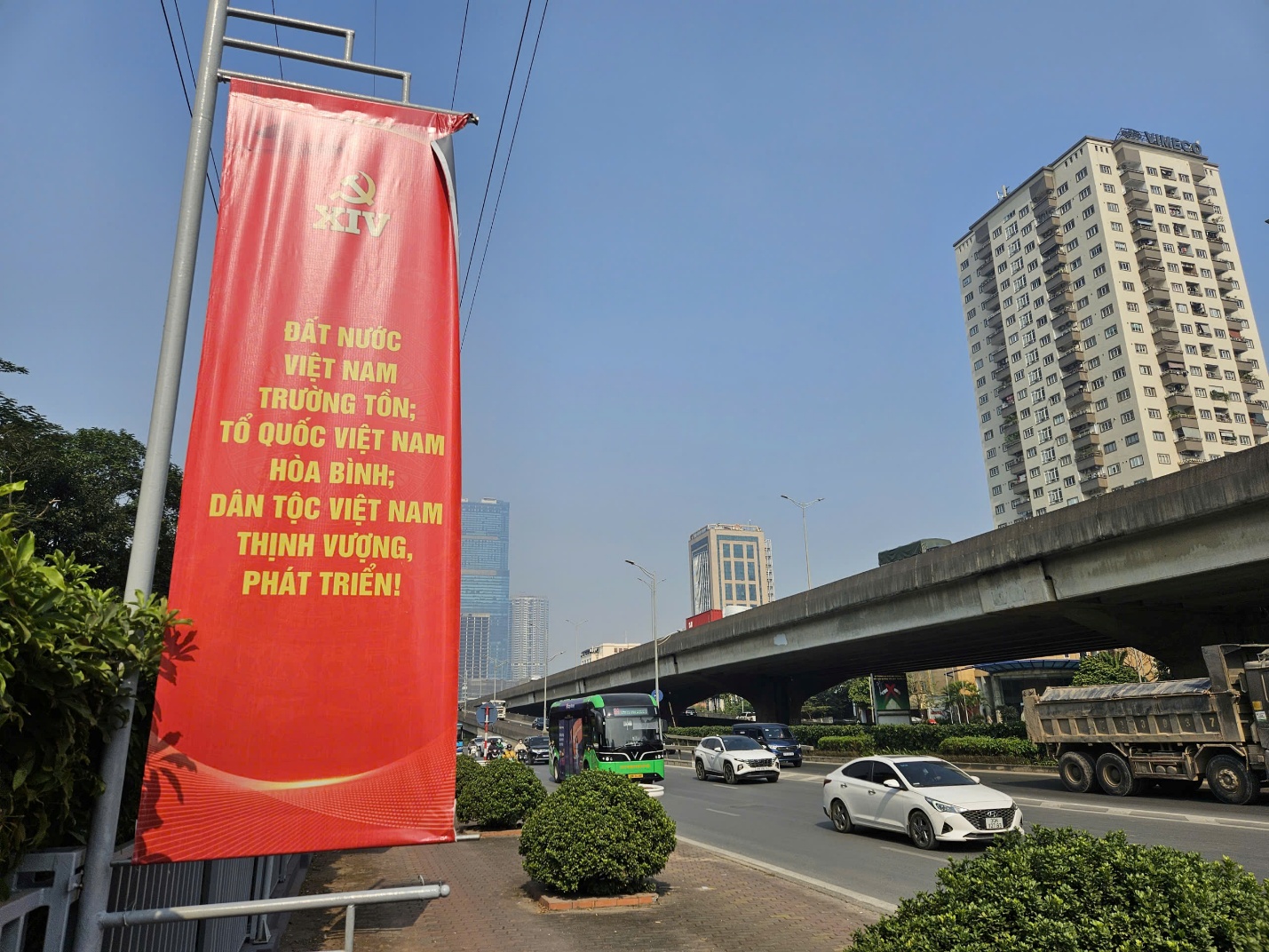 Hà Nội chỉnh trang đô thị, khoác diện mạo mới chào mừng Đại hội Đảng- Ảnh 6.