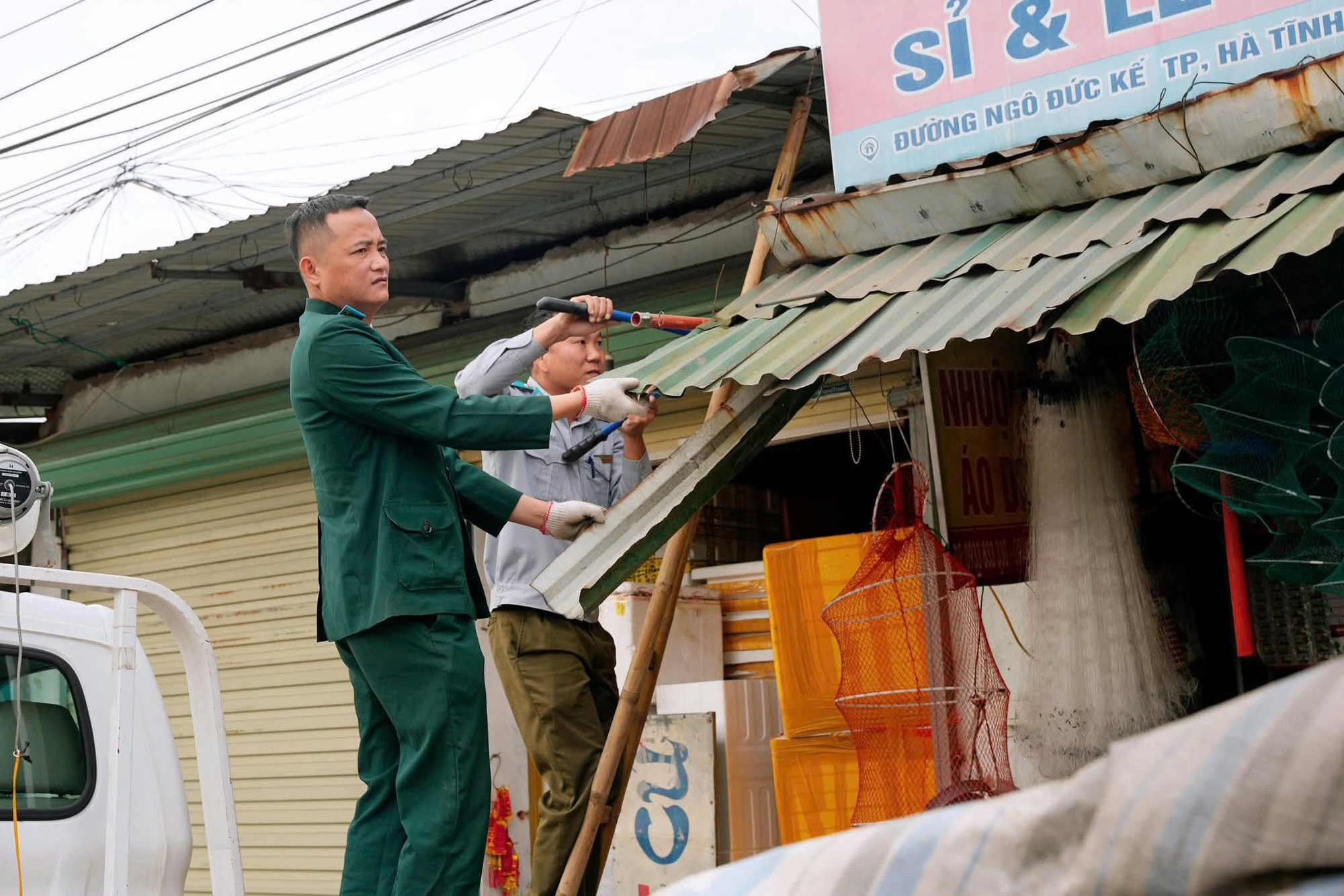 Hà Tĩnh tăng cường lập lại trật tự đô thị, đảm bảo ATGT dịp Tết- Ảnh 3.