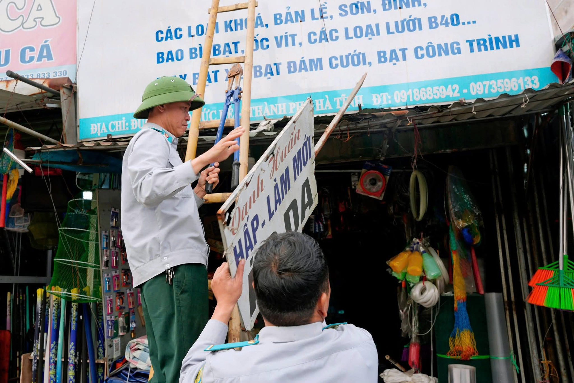 Hà Tĩnh tăng cường lập lại trật tự đô thị, đảm bảo ATGT dịp Tết- Ảnh 7.