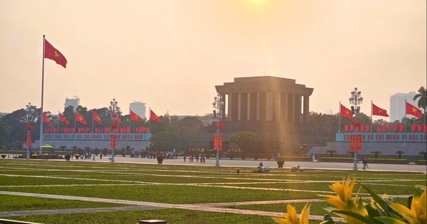 Hà Nội bừng sáng, rực rỡ cờ hoa chào đón Đại hội Đảng Thủ đô rợp bóng cờ chào mừng Đại hội Đảng