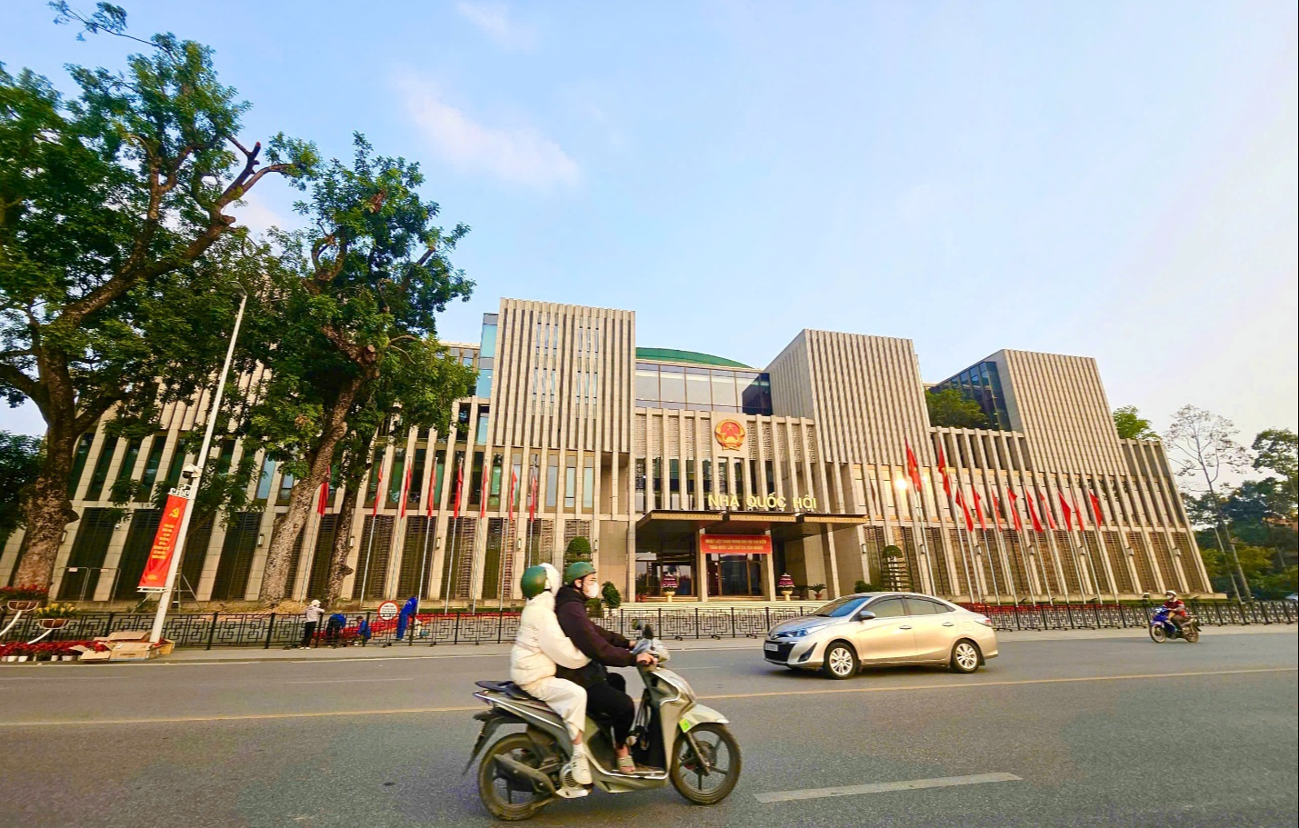 Hà Nội lung linh cờ hoa chào mừng Đại hội Đảng - Ảnh 3.