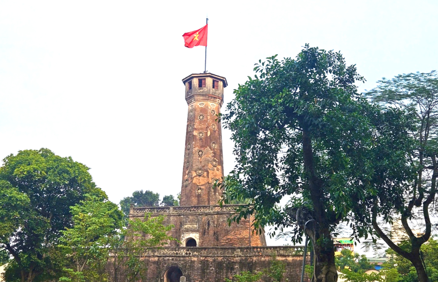 Hà Nội lung linh cờ hoa chào mừng Đại hội Đảng - Ảnh 4.