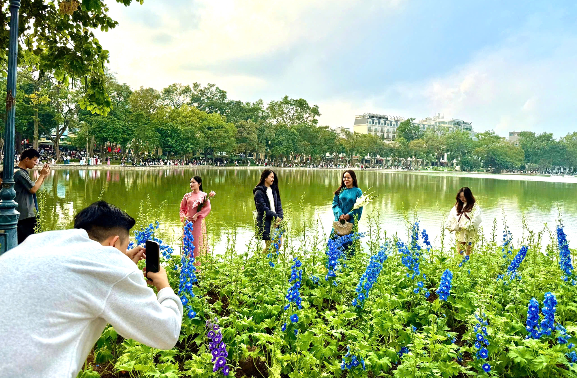 Hà Nội lung linh cờ hoa chào mừng Đại hội Đảng - Ảnh 8.