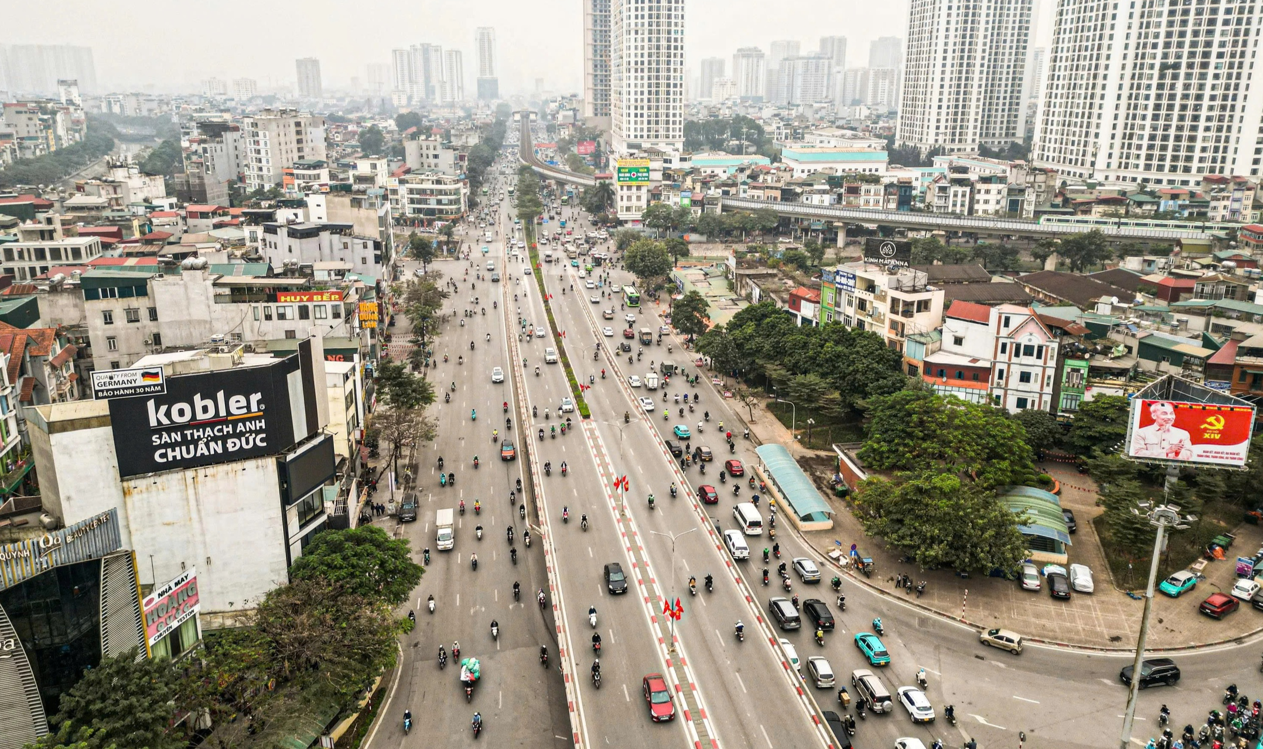 Sau lệnh cấm xe tải ban ngày, nhiều tuyến đường nội đô thông thoáng rõ rệt- Ảnh 1.