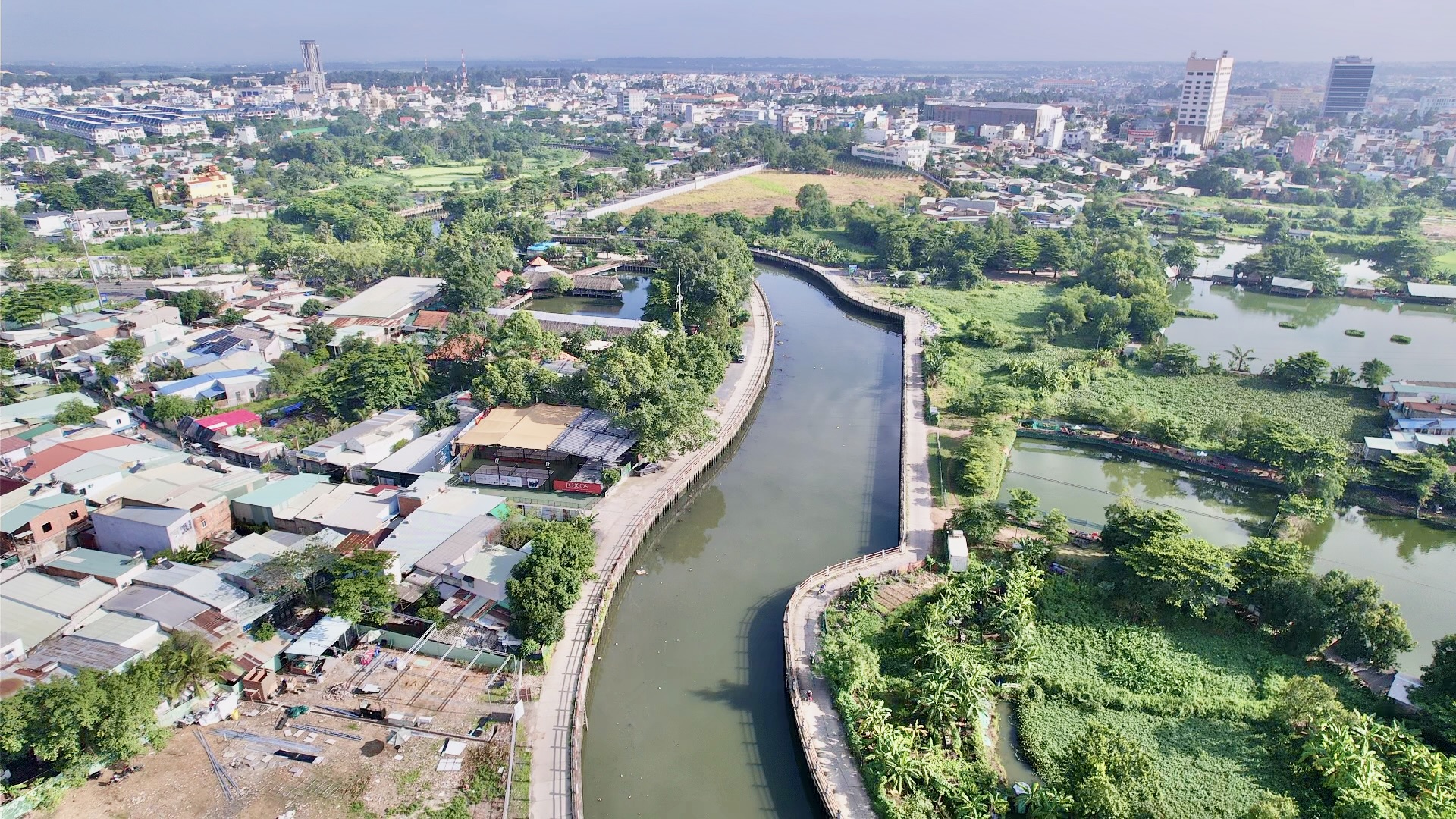 Quy hoạch đến năm 2045: Đồng Nai xoay trục phát triển đô thị theo hướng xanh, bền vững- Ảnh 3.