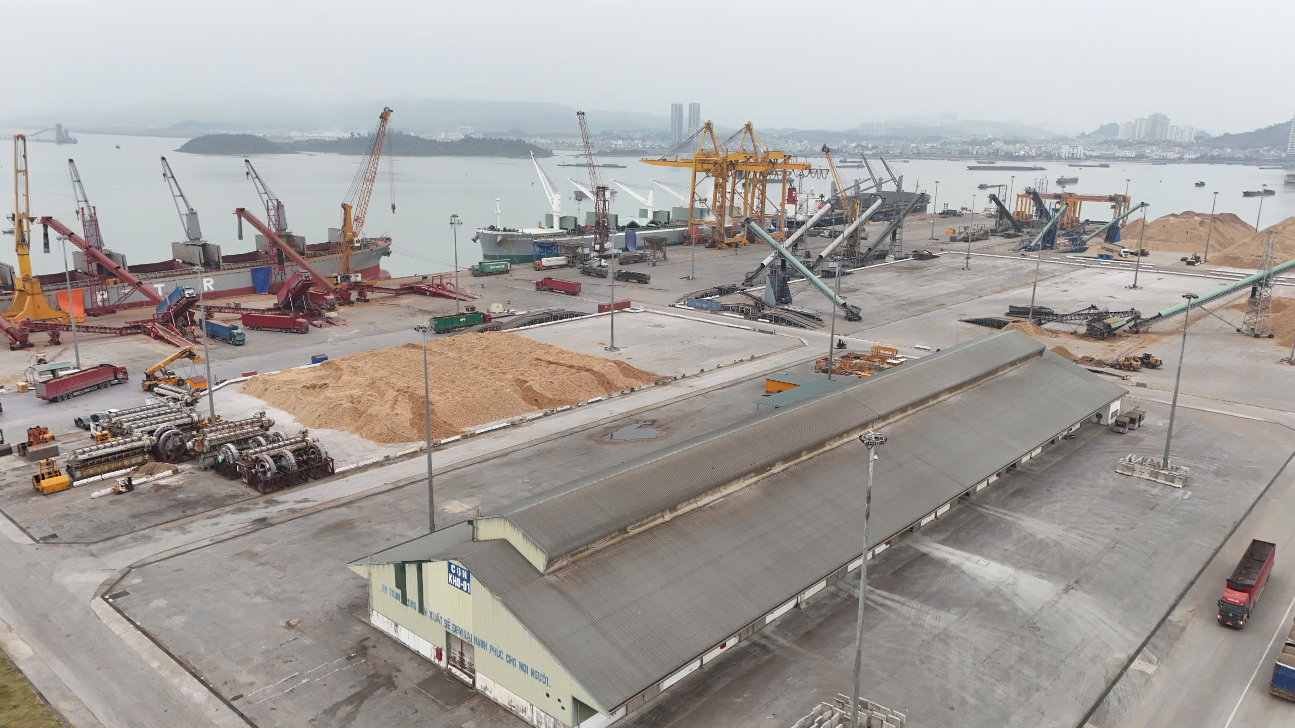Cận cảnh cảng Cái Lân được Quảng Ninh nghiên cứu chuyển thành cảng du lịch- Ảnh 10.