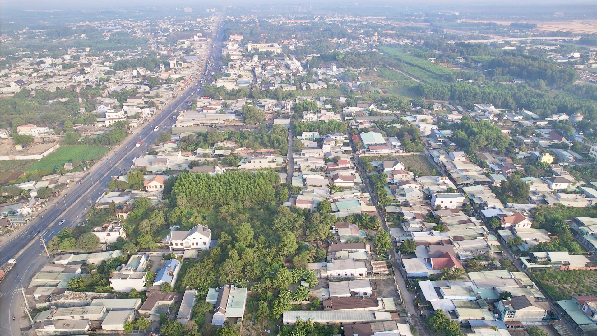 Lãnh đạo Đồng Nai chủ trì họp về điều chỉnh quy hoạch tỉnh, đặt mục tiêu hoàn thành trước ngày 1/3 - Ảnh 1.